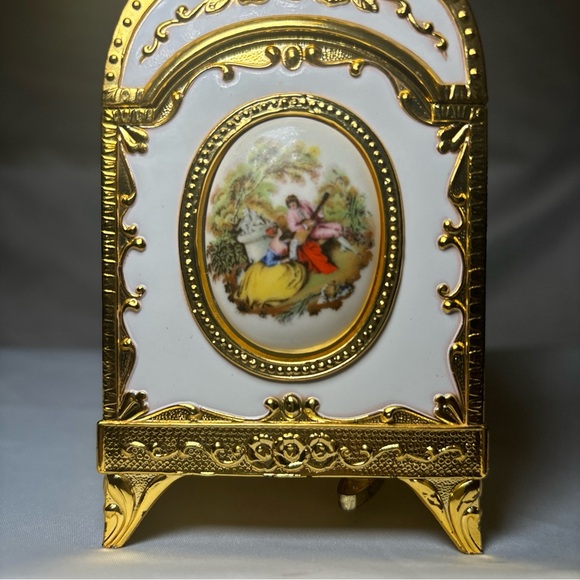Taj Importing Co Japan White & Gold Enamel Metal Musical Jewelry Box Retail 200$ - Picture 2 of 15
